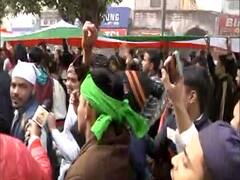 Delhi के Shahdara में एडि. DCP घायल, सिर से निकल रहा है खून