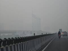 दिल्ली में कोहरे की वजह से कई इलाकों में विजिबिलिटी जीरो, प्लेन और रेल सेवा बाधित