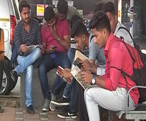 Open Library | कुठलंही पुस्तक घेऊन जा, तेही मोफत! पुण्यातल्या तरुणाईची ओपन लायब्ररी | स्पेशल रिपोर्ट | ABP Majha