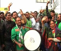 ‘হেমন্ত সোরেনের নেতৃত্বে সরকার হবে’, উৎসব জেএমএম দফতরে