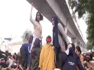 Delhi: Jamia students' massive protest against CAB | Panchnama