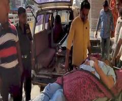 Attack on Tehsil | बार्शीमधील परांड्याच्या तहसीलदारांना वाळू माफियांनी ट्रॅक्टरखाली चिरडलं | सोलापूर | ABP Majha