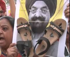 PMC BANK | पीएमसी बँकचे संचालक वरियम सिंग यांच्या घरावर मोर्चा | ABP Majha