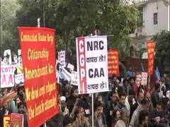 CAA NRC Protest: PM Modi के आश्वासन के बावजूद जारी है विरोध प्रदर्शन, मंडी हाउस से लेकर जंतर-मंतर तक निकाला गया मार्च