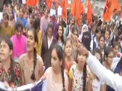 Hyderabad Case: अपनी सुरक्षा और न्याय की मांग के लिए सड़कों पर उतरीं देश की बेटियां, ग्राउंड रिपोर्ट