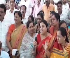 CAA & NRC Protest | सीएएवरुन जळगाव महापालिकेत राडा, नगरसेवकाने पळवला राजदंड | ABP MAJHA