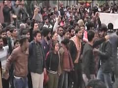 CAA Protest: दिल्ली में आग किसने लगाई? देखिए Jamia हंगामें का सच्चा वीडियो सबूत । Master Stroke Full