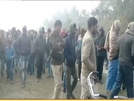 अवैध वसूली के आरोप में गांव वालों ने पुलिसवाले को पीटा