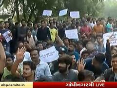 બિન સચિવાલય ક્લાર્કની પરીક્ષામાં ગેરરીતિ મુદ્દે ગાંધીનગરમાં વિદ્યાર્થીઓનો હલ્લાબોલ