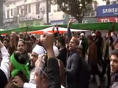 Jama Masjid: Protesters take out march with Indian Flag 