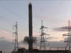 चंद सेकेंड और इंग्लैंड में 700 फीट ऊंचा टावर हुआ धड़ाम | वायरल फटाफट