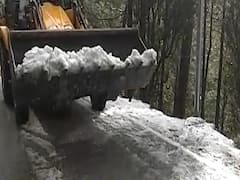 Snowfall in Uttarakhand causes troubles for vehicle owners
