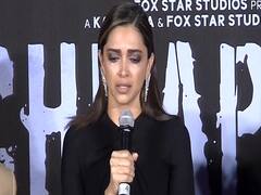 Chhapaak के ट्रेलर लॉन्च पर रो पड़ीं Deepika Padukone, देखें वीडियो