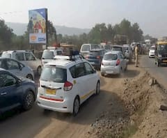 मुंबई-गोवा महामार्गावर मोठी वाहतूक कोंडी, सुट्ट्यांमुळे पर्यटक कोकण-गोव्याच्या दिशेने | रायगड | ABP Majha