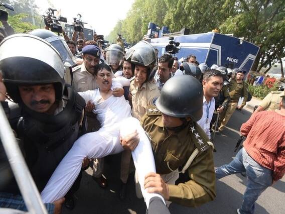 વિધાનસભા કૂચઃ કોંગ્રેસના નેતા અમિત ચાવડાએ શું લગાવ્યો આક્ષેપ? જુઓ વીડિયો