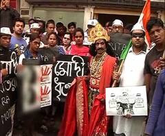 হায়দরাবাদে গণধর্ষণকাণ্ডের প্রতিবাদে কলকাতায় চোখে কাপড় বেঁধে পথ নাটক কংগ্রেসের