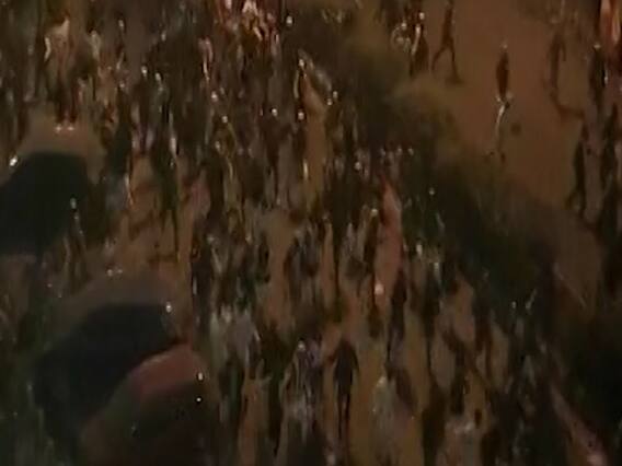 CAA protests: Violent mob's huge attack captured on camera | Sansani (20.12.2019)