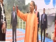 Yogi Adityanath ने CM बनने के बाद ली पहली सेल्फी, Namami Gange project का लिया जयजा