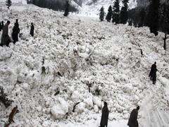 बर्फीले तूफान की चपेट में आने से चार जवान शहीद 