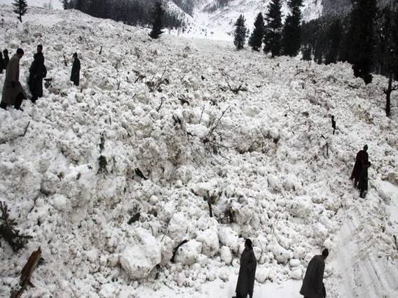 बर्फीले तूफान की चपेट में आने से चार जवान शहीद 