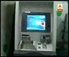 Reporter Stories: যাদবপুরে এটিএমে নেই নিরাপত্তারক্ষী, বিকল সিসিটিভি ক্যামেরা, স্কিমার লাগিয়ে টাকা হাতিয়ে নেওয়ার অভিযোগ