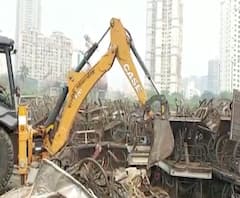 BMC Action | 4300 चारचाकी हातगाड्या जेसीबीच्या सहाय्यानं तोडल्या | ABP Majha