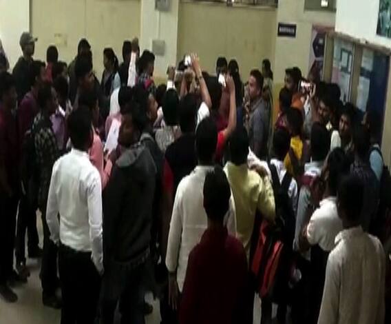 Mahaportal Problem | महापोर्टल परीक्षेचा पुण्यात फज्जा, वीज गेल्याने केंद्रावर गोंधळ | ABP Majha