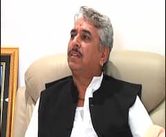 Pankaja Munde | पंकजा मुंडेंनी भगवानगडावरील महाप्रसाद नाकारला; महंत नामदेवशास्त्री | ABP Majha