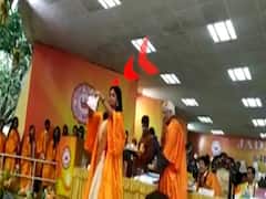 CAA Protest: Jadavpur University के दीक्षांत समारोह में छात्रा ने फाड़ी CAA की प्रति