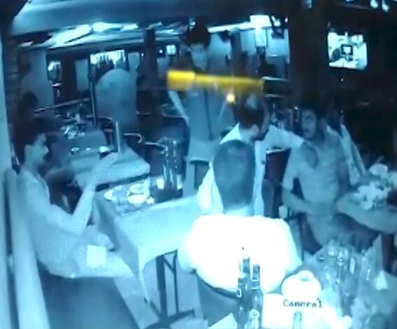 Pune Crime | पुण्यातील वसंत बारमध्ये बाऊन्सरचा हवेत गोळीबार | ABP Majha