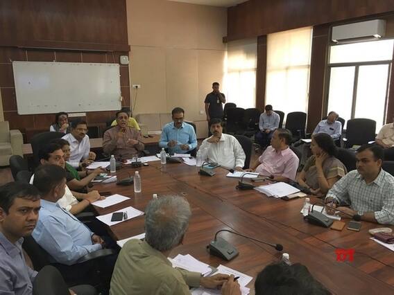 પરીક્ષાર્થીઓના પ્રતિનિધિઓને સરકારે ગાંધીનગર કલેક્ટર કચેરીએ ચર્ચા માટે બોલાવ્યા, જુઓ વીડિયો