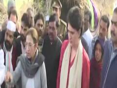 Unnao Case: पीड़ित परिवार से मिलने पहुंचीं Priyanka Gandhi Vadra