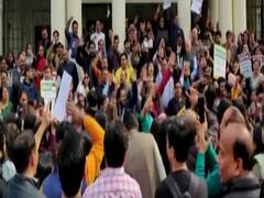 Delhi University: Hundreds of protesting ad-hoc teachers barge into VC's office