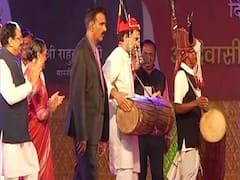 गले में ढोल लटका Rahul Gandhi ने किया डांस, देखें वीडियो