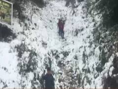 बर्फ की सफेद चादर मे लिपटा हुआ है हिमाचल प्रदेश