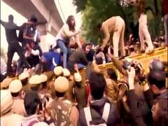 CAA Protest: आखिर Jamia को कौन बदनाम करना चाहता है, क्या छात्रों की भीड़ में शामिल थे उपद्रवी? ABP Special