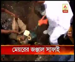 চেতলায় নিজের ওয়ার্ডে এবার প্লাস্টিক বিরোধী অভিযানে মেয়র, নিজেই করলেন জঞ্জাল সাফাই