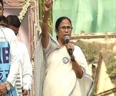 শান্তি বজায় রাখার শপথ নিয়ে, নাগরিকত্ব আইনের বিরোধিতায় মমতার মিছিল, ট্রেনে আগুন, অবরোধ না করার আবেদন