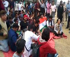 JNU Protest | गेट वे ऑफ इंडियावर सुरू असलेलं आंदोलन पोलिसांकडून स्थलांतरित | ABP Majha