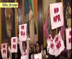 রাষ্ট্রপতির ভাষণের সময় সংসদে নো এনপিআর, নো এনআরসি, নো সিএএ লেখা পোস্টার-প্রদর্শন তৃণমূলের