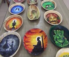 ART | सुपारीच्या पानावर रेखाटली सुंदर चित्रं, चित्रकार अजय पारकरची अदाकारी | चिपळूण | स्पेशल रिपोर्ट