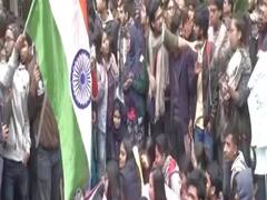 CAA: जामिया में VC के खिलाफ प्रदर्शन; तमिलनाडु में मुस्लिम समुदाय ने निकाला तिरंगा मार्च