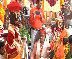 Pandharpur Vitthal Rukhmai | पंढरीत विठ्ठल-रखुमाईचा शाही विवाह, भक्तांची अलोट गर्दी | स्पेशल रिपोर्ट | ABP MAJHA