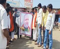 NCP Protest Pune | पंतप्रधानांची छत्रपती शिवाजी महाराजांशी तुलना केल्याने राष्ट्रवादीचं पुस्तकाविरोधात आंदोलन | ABP Majha 