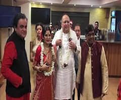 বৃহস্পতিবার রেজিস্ট্রি করে বিয়ের বাঁধনে বাঁধা পড়লেন দীপঙ্কর দে এবং দোলন রায়