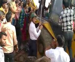 TMC | ठाणे पालिकेच्या कारवाईविरोधात दिव्यातील नागरिक रस्त्यावर | ABP Majha