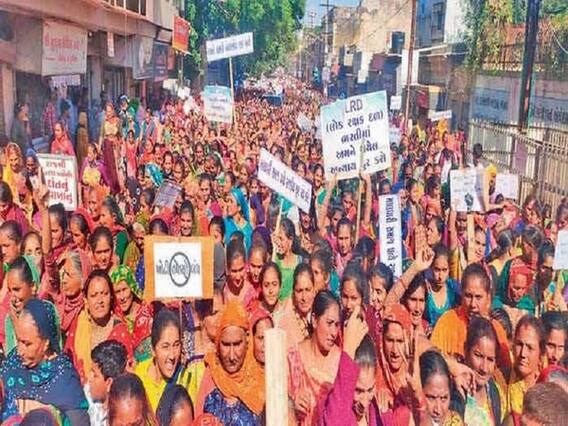 LRD ભરતીનો મામલોઃ હવે બિન-અનામત વર્ગની મહિલાઓએ આપ્યું આવેદનપત્ર, જુઓ વીડિયો 