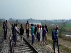 Balrampur: रेलवे ट्रैक पर बैठकर गाना सुनना युवक को भारी पड़ा, ट्रेन से टक्कर में गई जान 