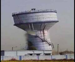 ভিডিওতে দেখুন: বাঁকুড়ায় চোখের নিমেষে হুড়মুড়িয়ে ভাঙল মাত্র ২ বছরের পুরোনো পানীয় জলের ট্যাঙ্ক