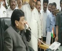 Kolhapur | लेकीला लक्ष्मी मानणाऱ्या पित्याला मंत्र्यांचा फोन, नव्या गाडीवर लक्ष्मी म्हणून लेकीची पावलं | ABP Majha 